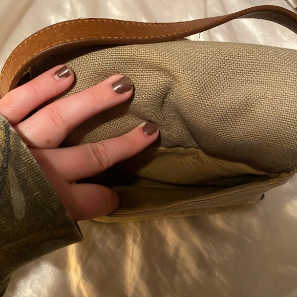 green and brown leather purse with lots of storage - Picture 4 of 10